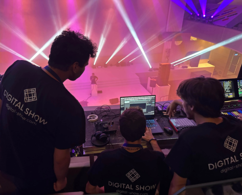 أداء مخصص من Digital Show