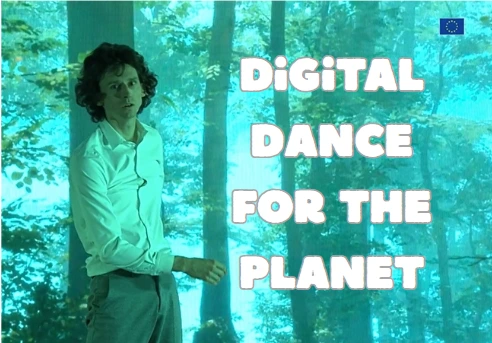 Danser i hvit skjorte opptrer foran en digital skogsbakgrunn i en immersiv forestilling med miljøtema.