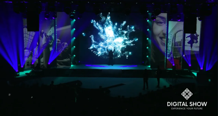 Spectacle numérique interactif innovant pour banques, alliant technologie avancée, expérience immersive et engagement client